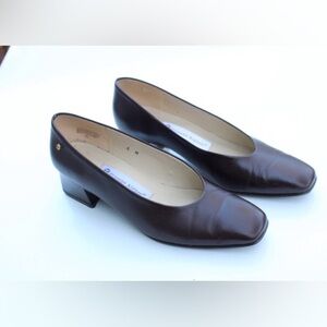 Etienne Aigner low pumps